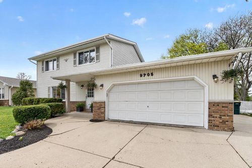 9705 S Veronica Drive, OAK CREEK, WI, 53154 | Card Image