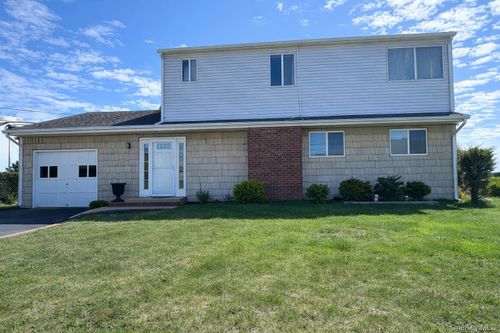 39 Barracuda Rd, East Quogue, NY, 11942-4915 | Card Image