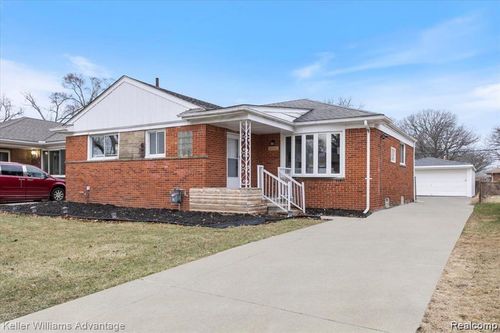 21741 Kenosha St, Oak Park, MI, 48237-2690 | Card Image