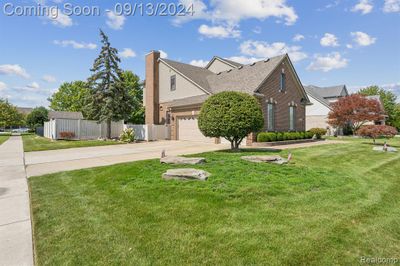 15588 Applewood Lane, Home with 4 bedrooms, 3 bathrooms and null parking in Southgate MI | Image 2