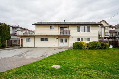 1247 Ewen Ave, House other with 7 bedrooms, 3 bathrooms and 8 parking in New Westminster BC | Image 2