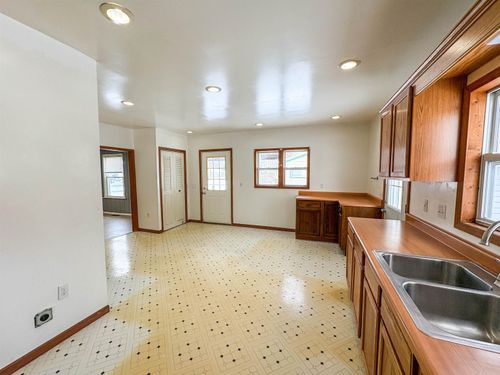 213 S Saginaw St, Montrose, MI, 48457-9159 | Card Image