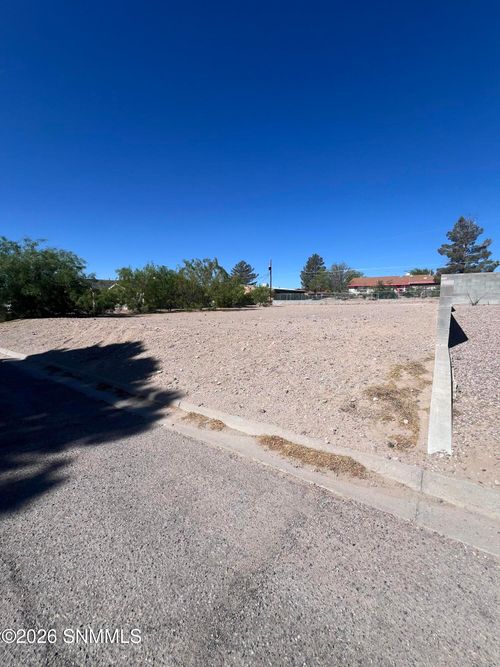 916 Spruce St, Truth Or Consequences, NM, 87901-1556 | Card Image