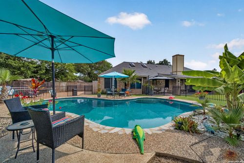 104 Sunnyland Dr, Castroville, TX, 78009-5001 | Card Image