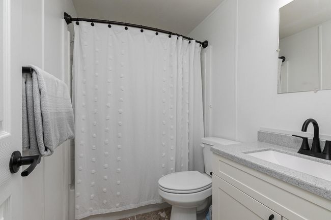 Hall Bathroom | Image 23