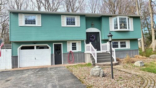 20 Hickory Dr, Pennellville, NY, 13132-3148 | Card Image