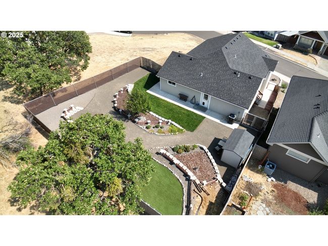 1019 Azure Way, House other with 3 bedrooms, 2 bathrooms and 2 parking in Eagle Point OR | Image 39
