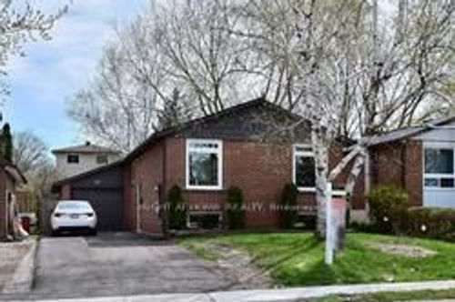 lower-411 Sandford St, Newmarket, ON, L3Y4S5 | Card Image