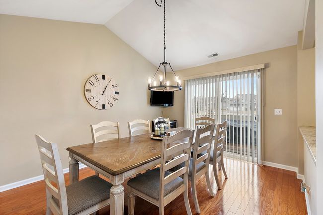 2618 - 2618 Maple Cir, Condo with 2 bedrooms, 2 bathrooms and 4 parking in West Dundee IL | Image 10