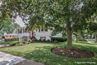 1 Red Oak Court, House other with 3 bedrooms, 2 bathrooms and 2 parking in Buffalo Grove IL | Image 2