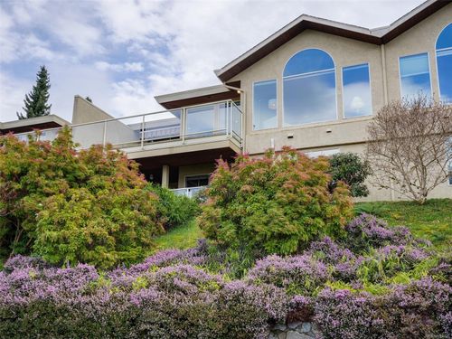 714-6880 Wallace Dr, Brentwood Bay, BC, V8M1N8 | Card Image