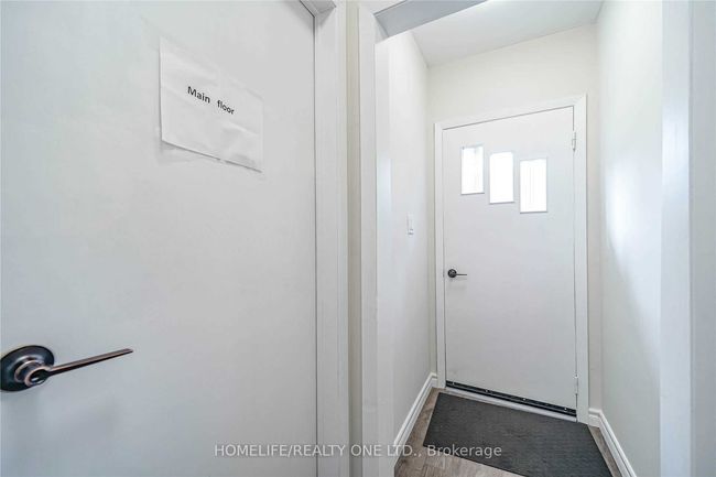 MAIN - 104 Benson Ave, House other with 2 bedrooms, 1 bathrooms and null parking in Toronto ON | Image 5