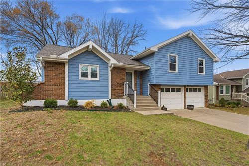 1202 Sw Walnut St, Lee's Summit, MO, 64081-2819 | Card Image