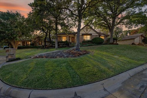 5112 Misty Wood Dr, Arlington, TX, 76017-1220 | Card Image