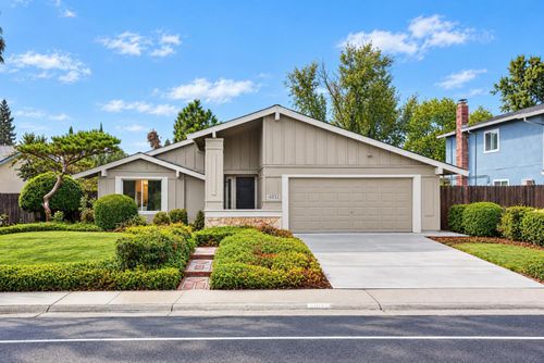 10032 Vanguard Drive, Sacramento, CA, 95827 | Card Image