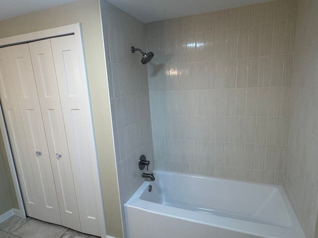 27638 W Huron River Dr, House other with 3 bedrooms, 2 bathrooms and null parking in Flat Rock MI | Image 14