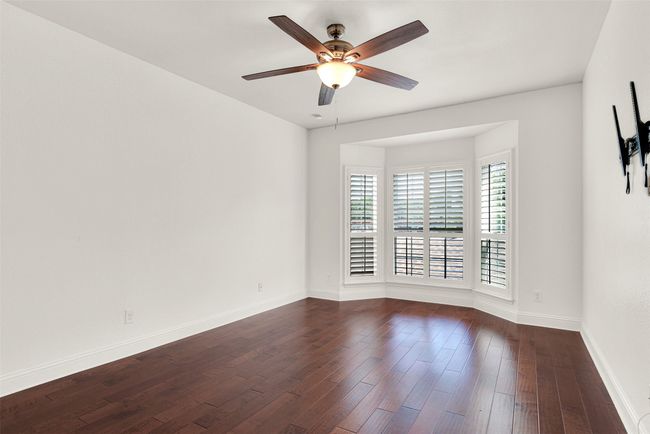 Unfurnished room featuring dark wood-style flooring and ceiling fan | Image 15