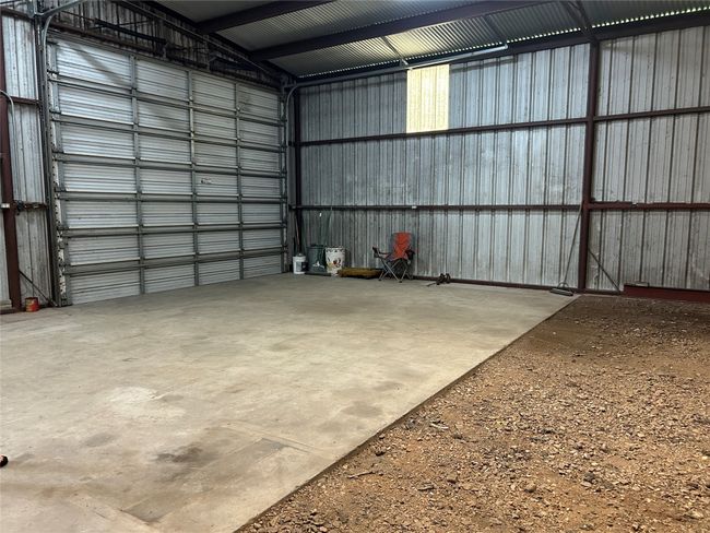 Garage with metal wall | Image 5