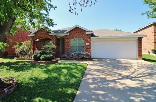 2816 Park Springs Dr, Grand Prairie, TX, 75052-8529 | Card Image