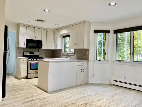 21 Fairway Dr, South Setauket, NY, 11720-1024 | Card Image