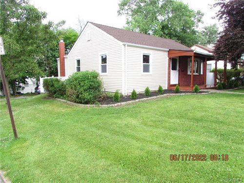 2 Leffingwell Pl, New Rochelle, NY, 10801-2404 | Card Image