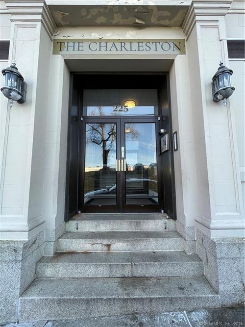 5g-213 Golden Hill St, Bridgeport, CT, 06604-4103 | Card Image