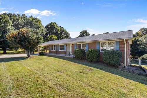 107 Delta St, Lexington, NC, 27295-1107 | Card Image