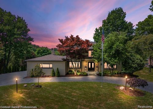 4462 Barchester Dr, Bloomfield Hills, MI, 48302-2118 | Card Image