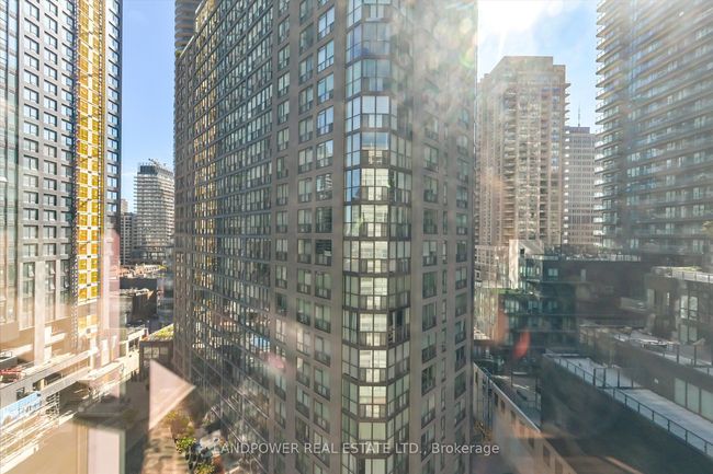 1105 - 11 St Joseph St, Condo with 1 bedrooms, 1 bathrooms and null parking in Toronto ON | Image 13