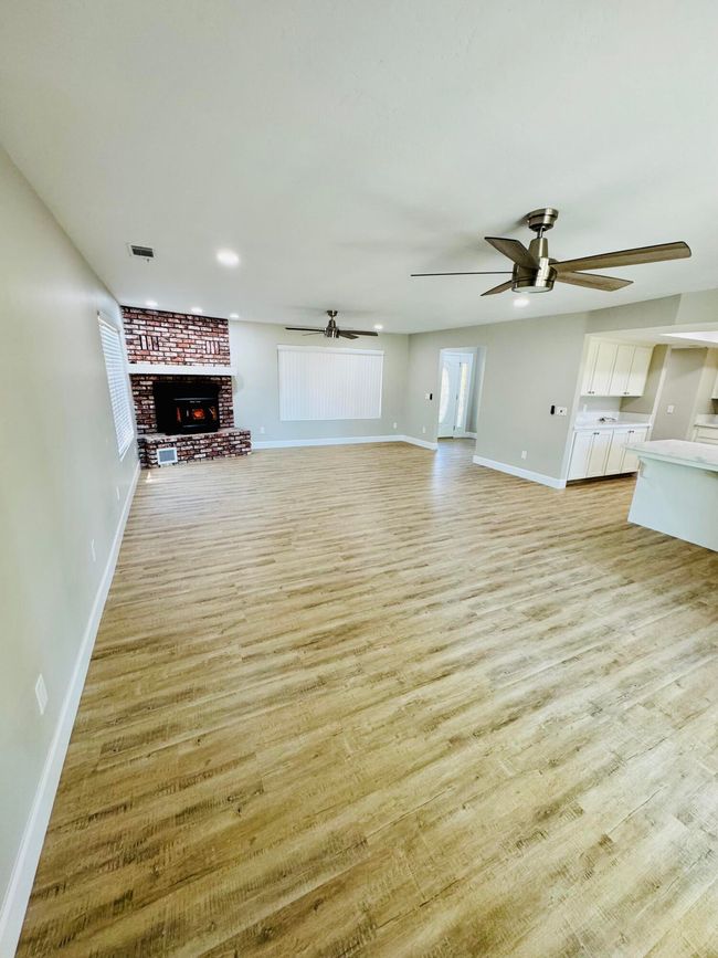 27057 Avenue 196, House other with 3 bedrooms, 2 bathrooms and null parking in Strathmore CA | Image 8