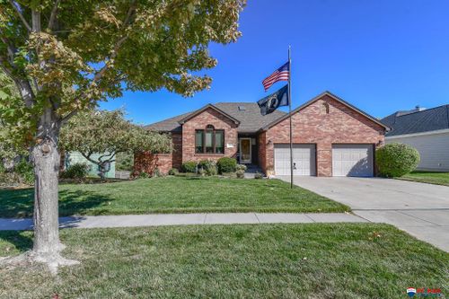 7124 Phoenix Drive, Lincoln, NE, 68516 | Card Image