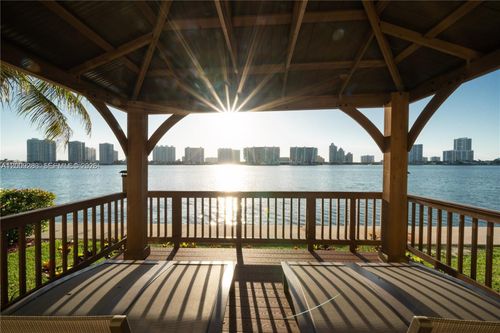 504-18100 N Bay Rd, Sunny Isles Beach, FL, 33160-2748 | Card Image