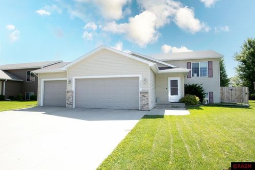 2223 Fairbanks Dr, North Mankato, MN, 56003-4252 | Card Image