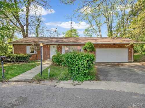 15 Gerri Ann Dr, Belleville, IL, 62220-3151 | Card Image