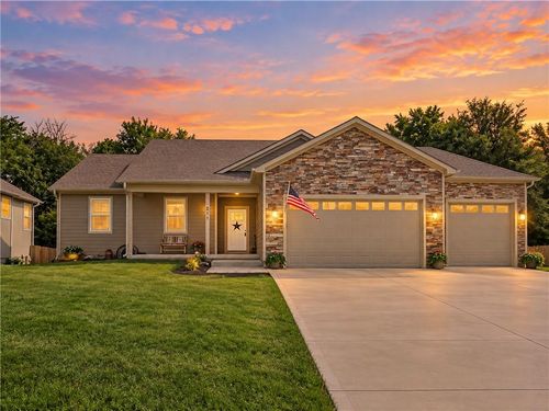 211 Hillside Dr, Baldwin City, KS, 66006-7000 | Card Image