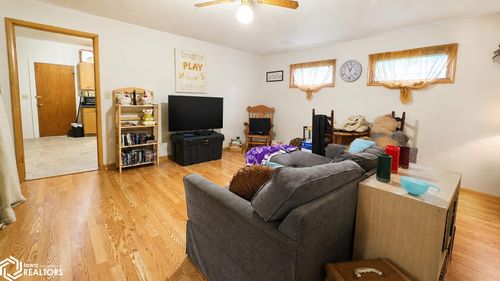 403 S 4th Ave E, Lake Mills, IA, 50450-1657 | Card Image