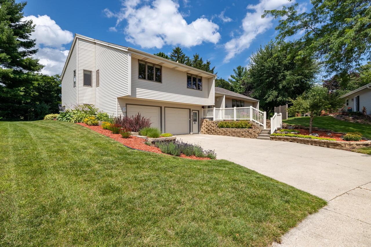 Court Dr, Hartford, WI 53027