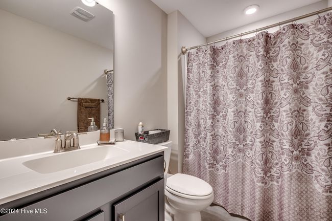 upstairs bathroom | Image 23