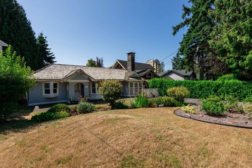 2240 Gordon Ave, West Vancouver, BC, V7V1W3 | Card Image