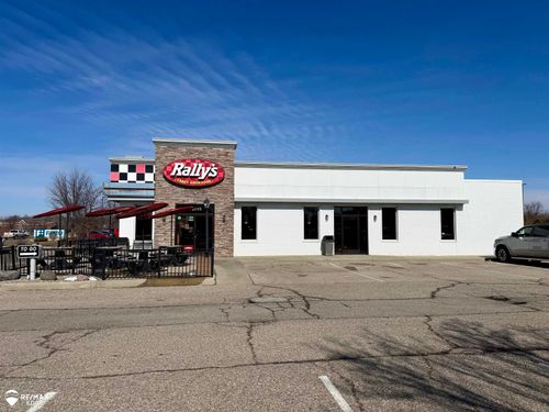 15155 Silver Pkwy, Fenton, MI, 48430-3460 | Card Image