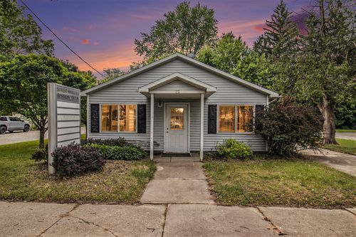 28 W Sheridan St, Fremont, MI, 49412-1584 | Card Image