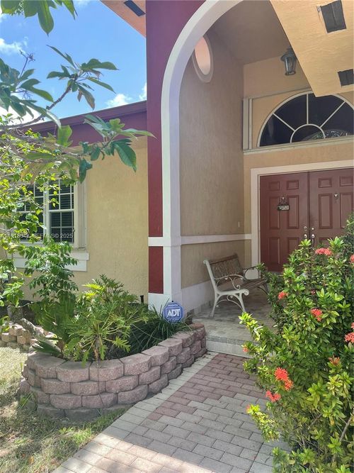 0-232 Sw 7th Ave, Hallandale Beach, FL, 33009-5335 | Card Image