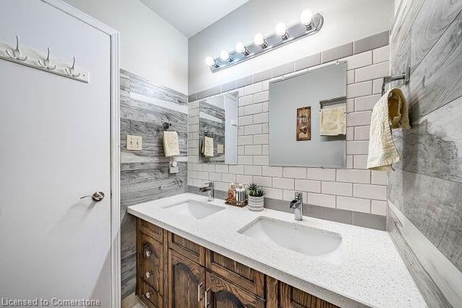 136 Patterson St, House other with 5 bedrooms, 2 bathrooms and 6 parking in Beeton ON | Image 30
