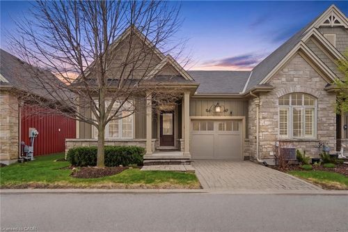 8-215 Vansickle Rd, St. Catharines, ON, L2S0E3 | Card Image