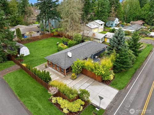 1090 Grow Ave Nw, Bainbridge Island, WA, 98110-2707 | Card Image