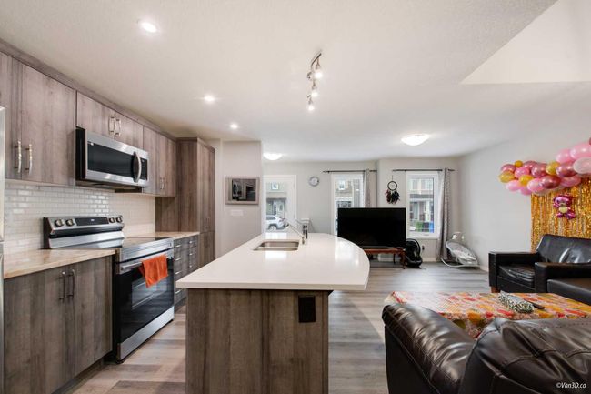 166 Cityside Grove Ne, Home with 3 bedrooms, 2 bathrooms and 4 parking in Calgary AB | Image 8