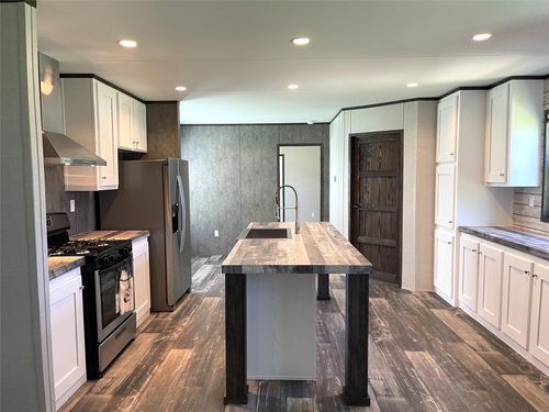 322 E College St, Fairfield, TX, 75840-4202 | Card Image