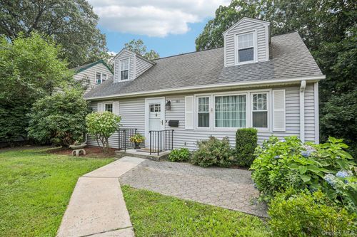 186 Chase Ave, Yonkers, NY, 10703-1934 | Card Image