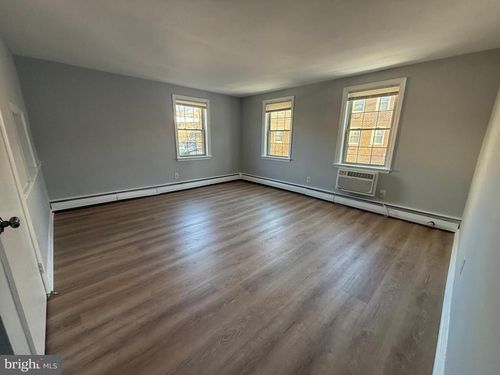 27 Wallingford Ave, WALLINGFORD, PA, 19086-6160 | Card Image