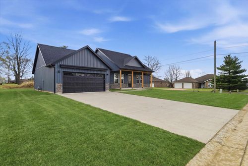 2602 Country Dr, Mountain Grove, MO, 65711-4008 | Card Image